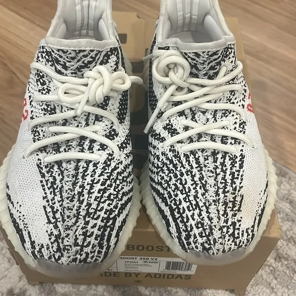 Yeezy Boost 350 V2 ZEBRA 🦓 - Picture 5 of 11